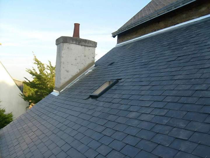 Pose de fenêtre de toit Velux