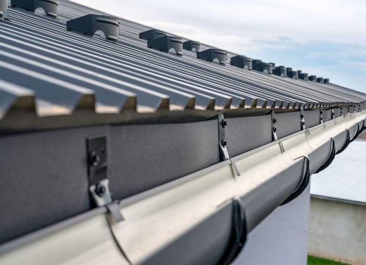 Installation gouttière zinc Angers