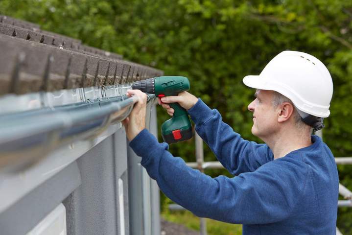 Installation gouttière zinc Angers